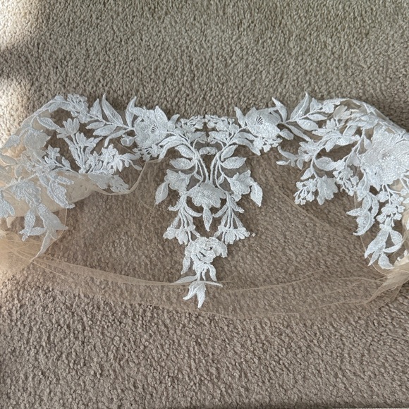 Elegant Lace Bolero - Picture 6 of 7